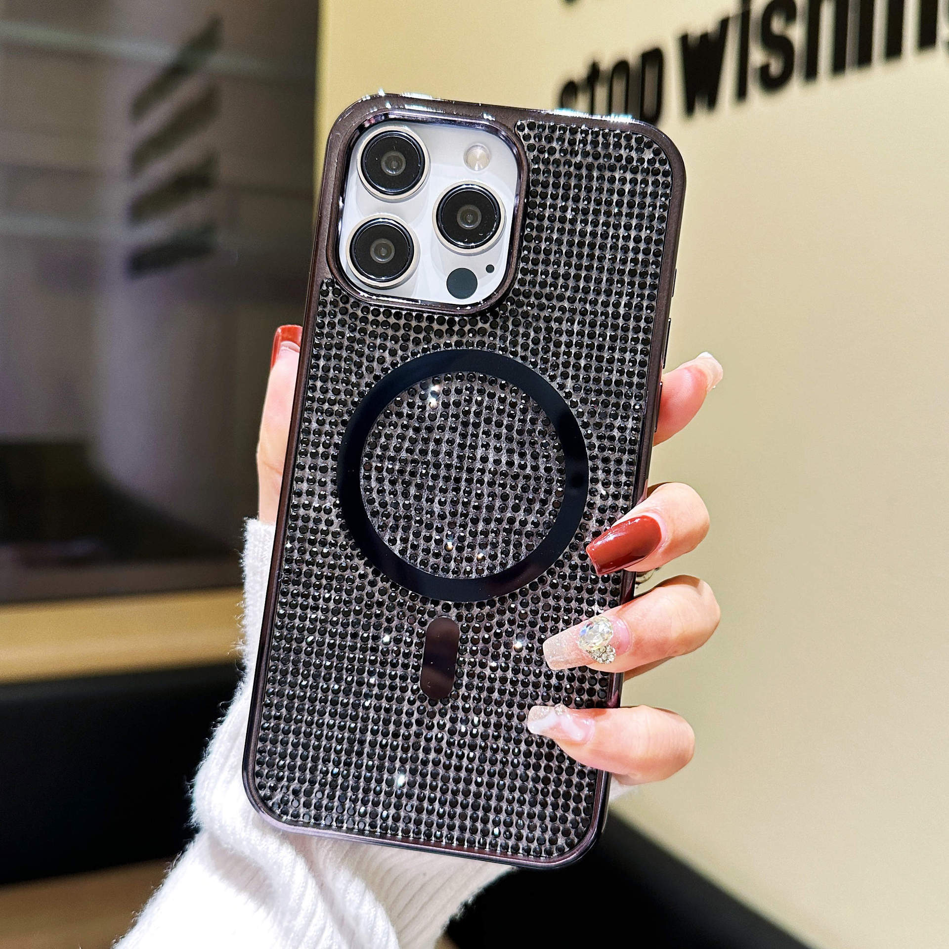 iPhone - Luxury Diamond Magnetic Case