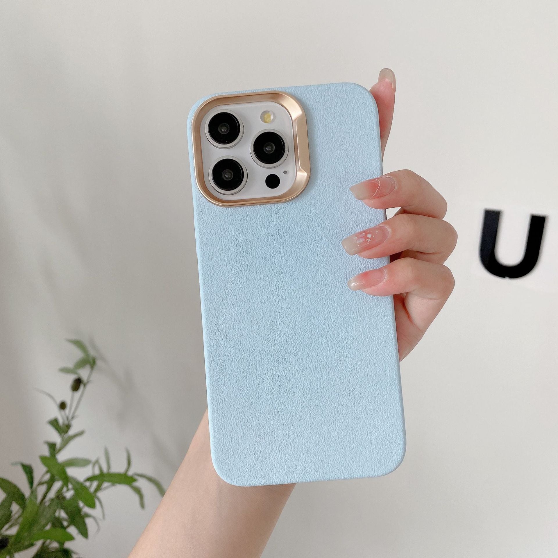 iPhone - Grain Texture Case with Gold Plated Camera Bezel